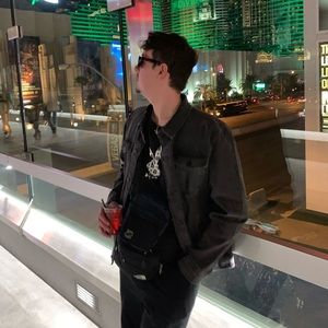 Meet your Posher, Logan